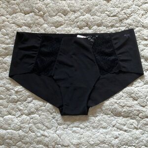 Victoria’s Secret PINK black lace hipster panty NWT